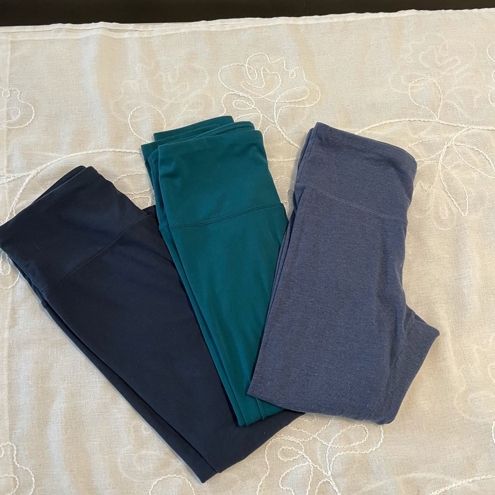 Set of 3 workout leggings.